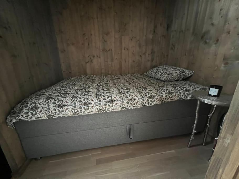 Attraktiv & Smart Funkishytte Pa Nes Strandhager. Arnes  Luaran gambar