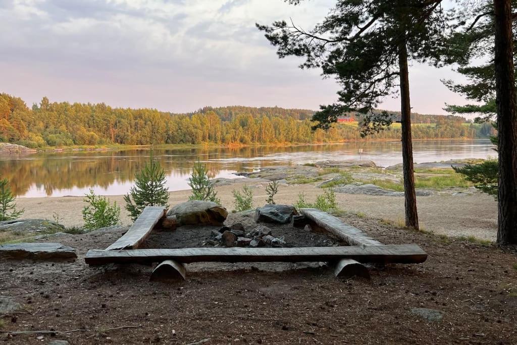 Attraktiv & Smart Funkishytte Pa Nes Strandhager. Arnes  Luaran gambar