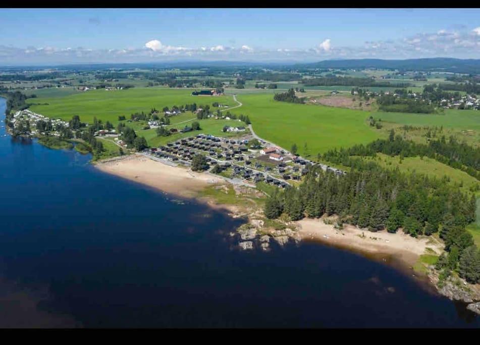 Attraktiv & Smart Funkishytte Pa Nes Strandhager. Arnes  Luaran gambar