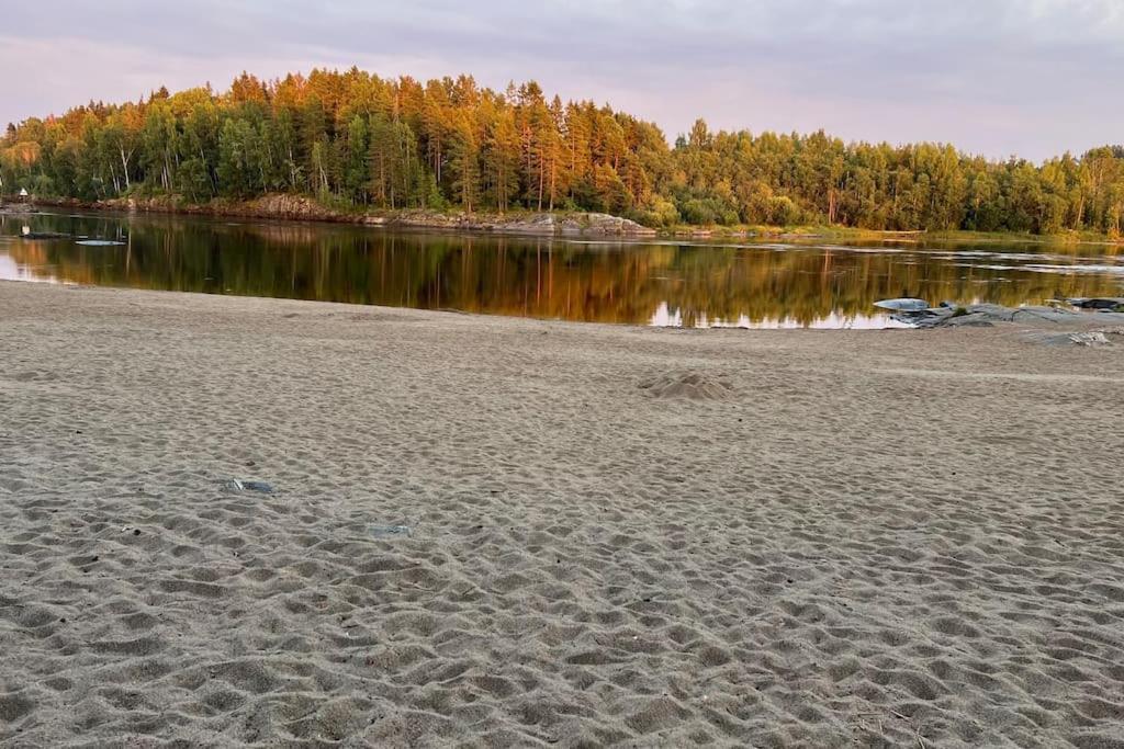 Attraktiv & Smart Funkishytte Pa Nes Strandhager. Arnes  Luaran gambar