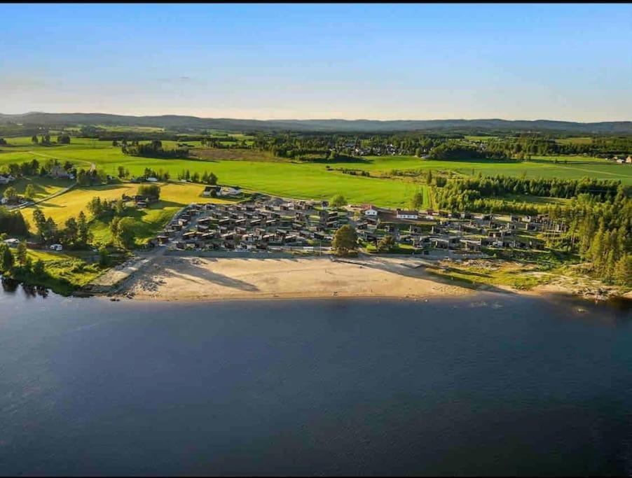 Attraktiv & Smart Funkishytte Pa Nes Strandhager. Arnes  Luaran gambar